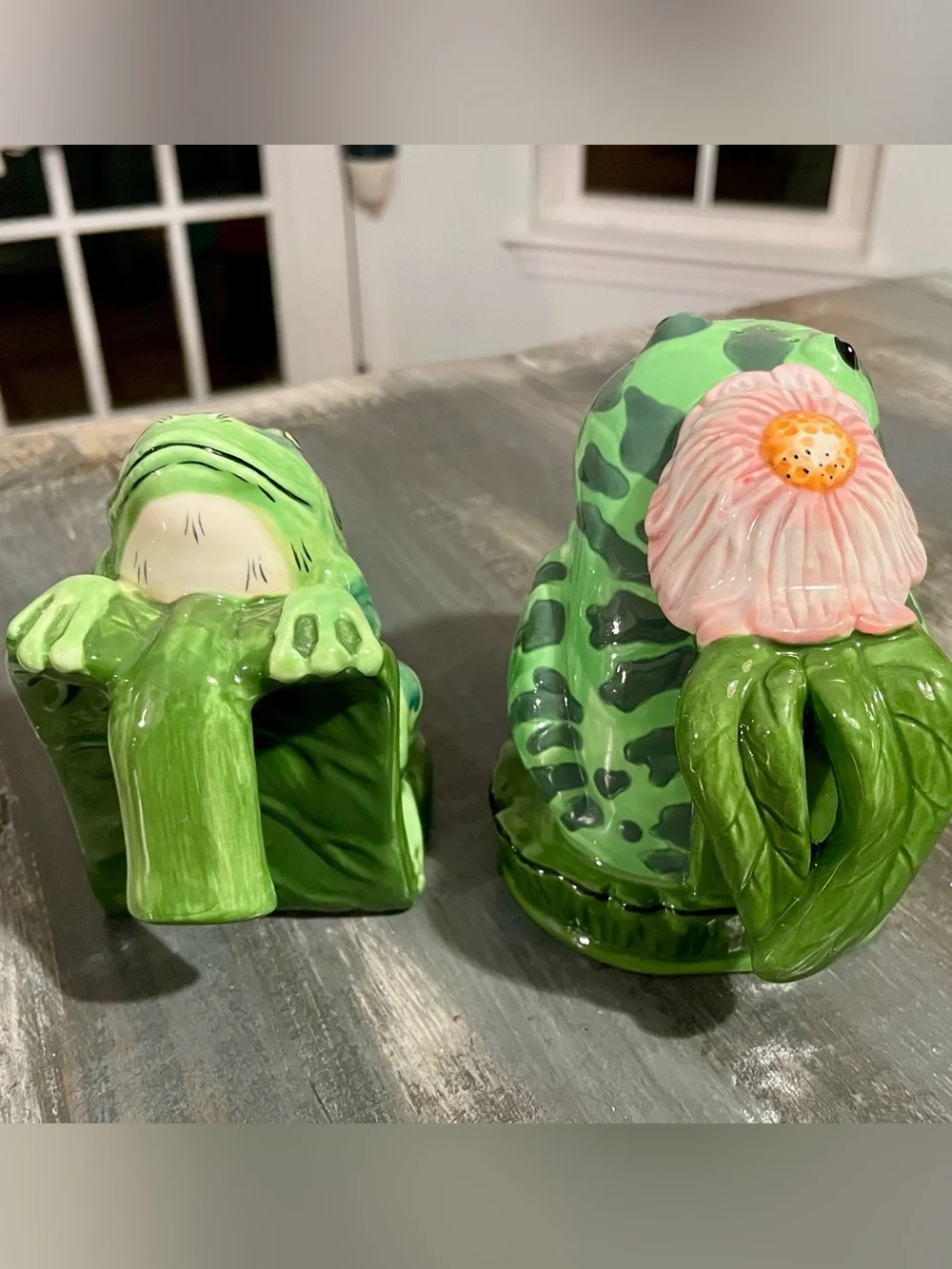 Vintage frog salt and pepper shakers by Lillypadders Hangups